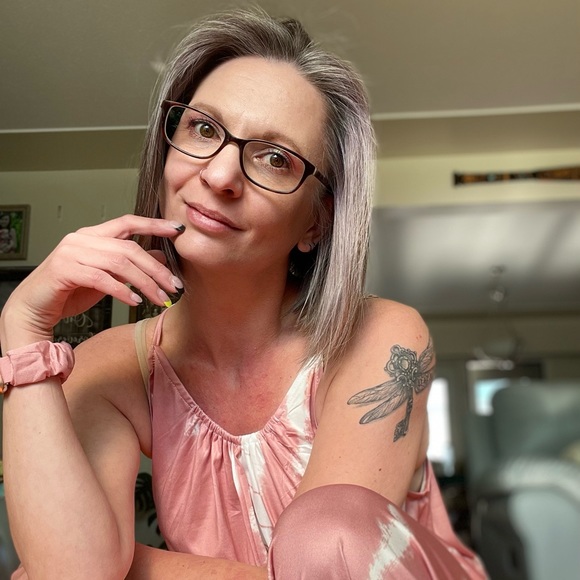 Meet your Posher, Crystal - Picture 2 of 2